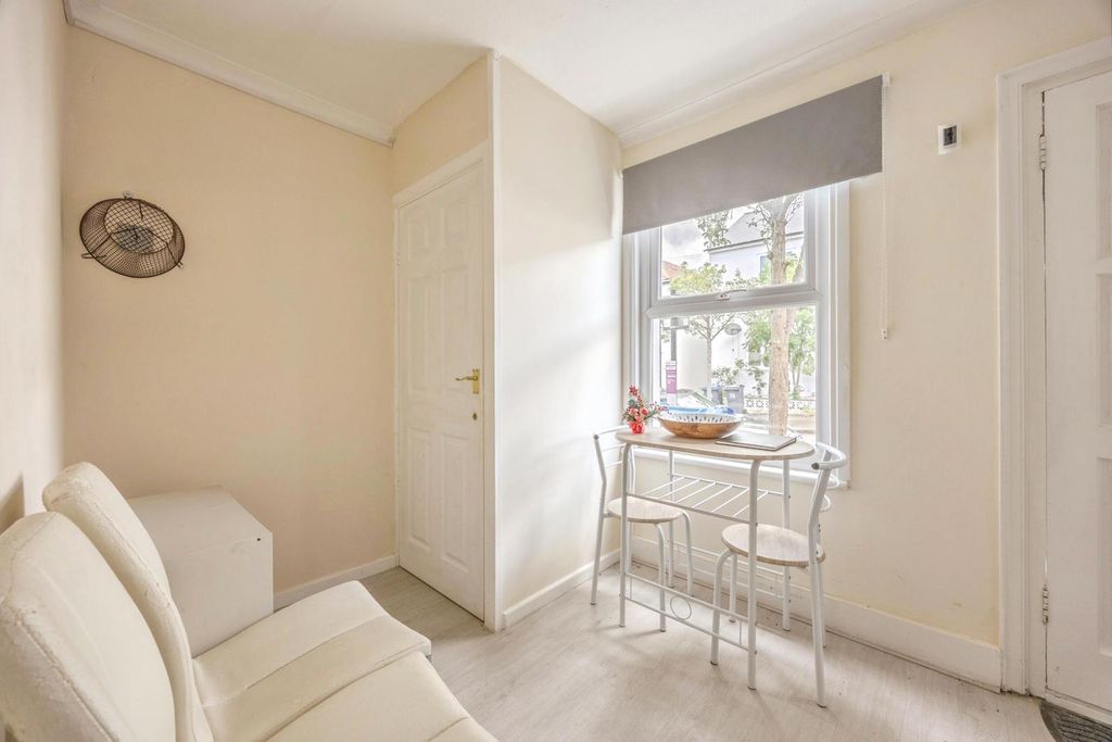 Property photo 3 of 13 Pbox-Img.Jpg