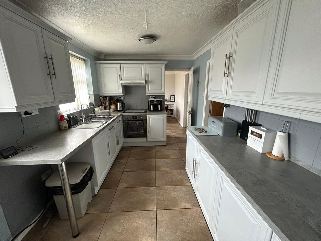 Property photo 3 of 14 Picture No. 12
