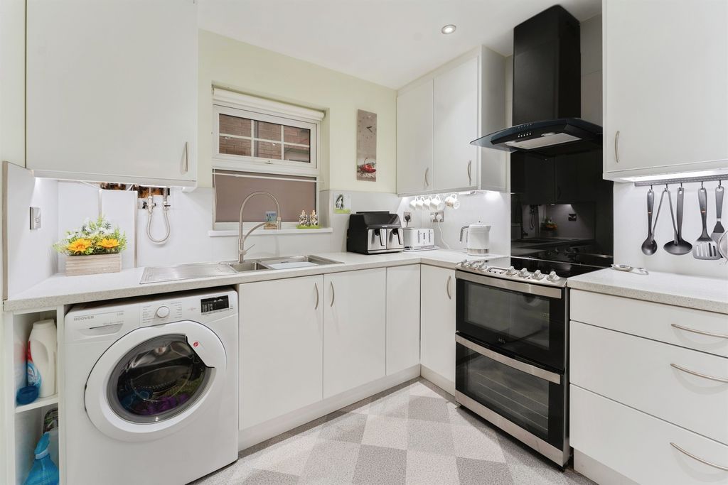 Property photo 3 of 14