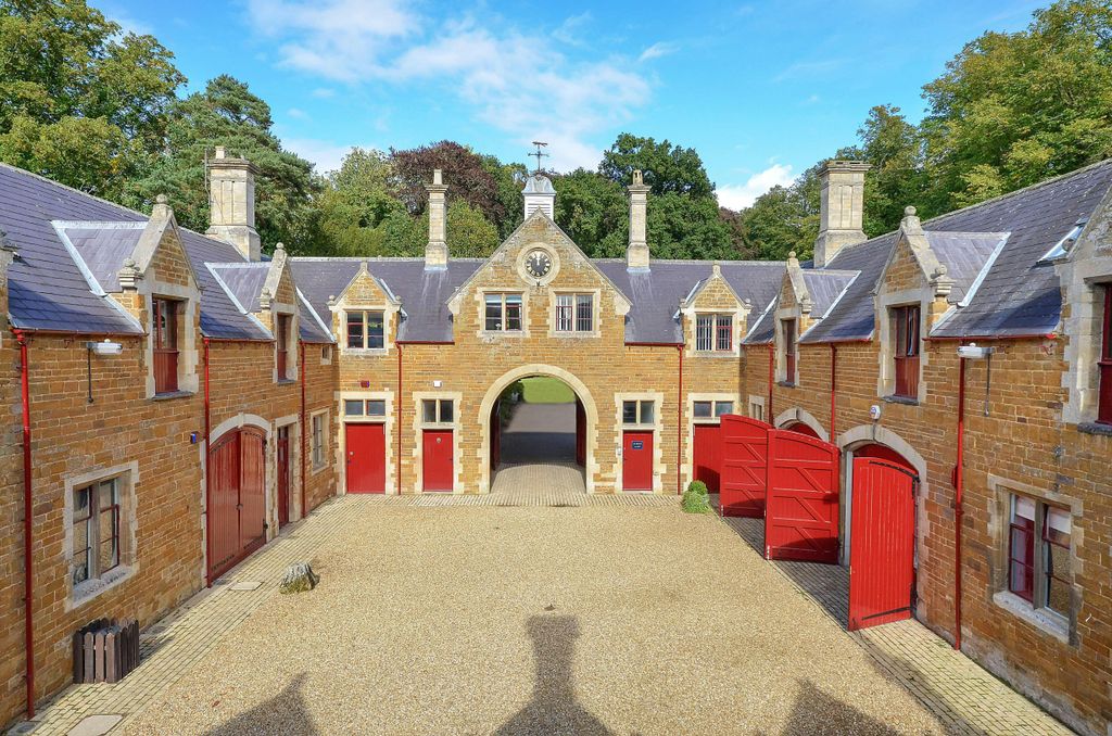 Property photo 1 of 10 Holdenby Estate Ph35.Jpg