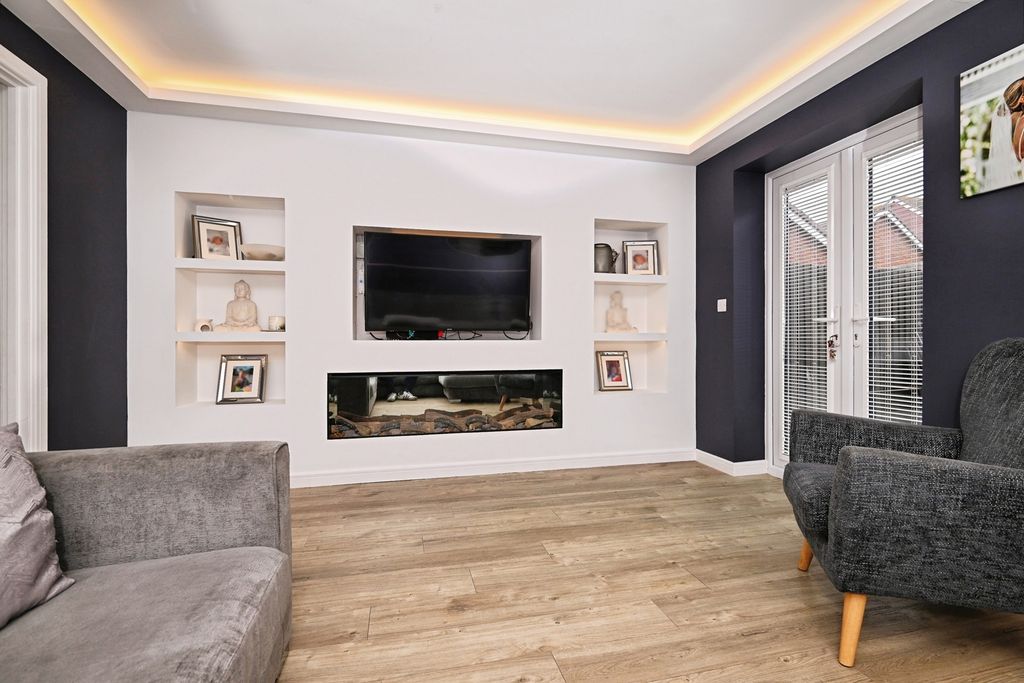 Property photo 2 of 16 Pbox-Img.Jpg