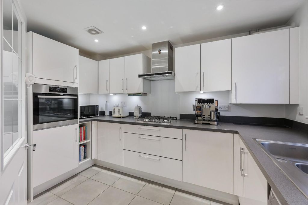 Property photo 3 of 14 Hayton Crescent