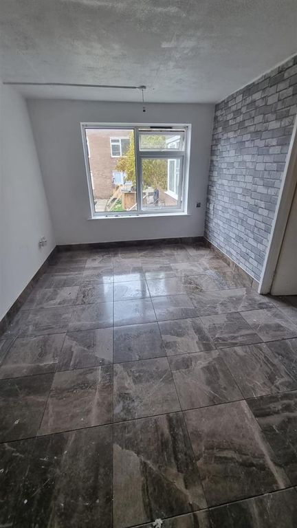Property photo 1 of 9 4.Jpg