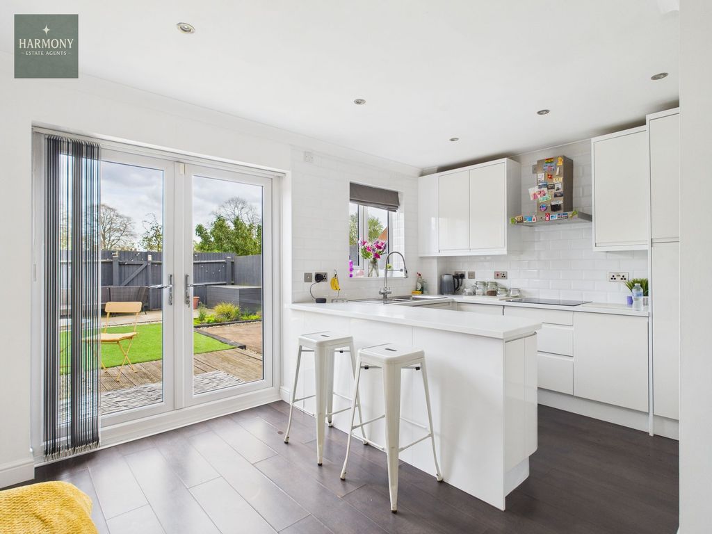 Property photo 2 of 32