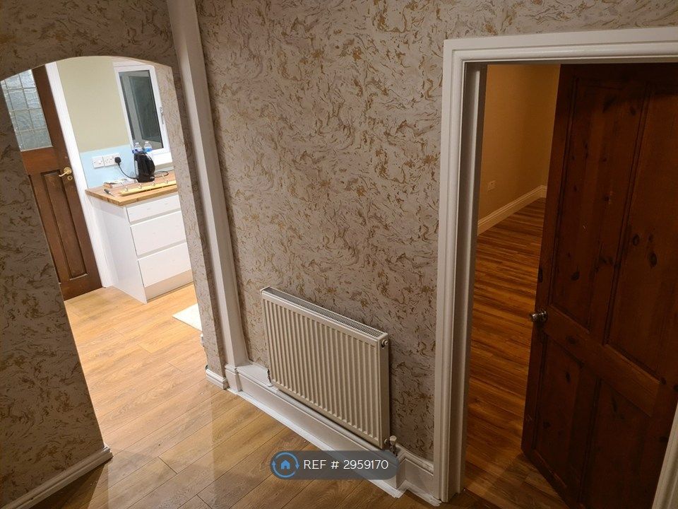 Property photo 3 of 11 Entrance Hall