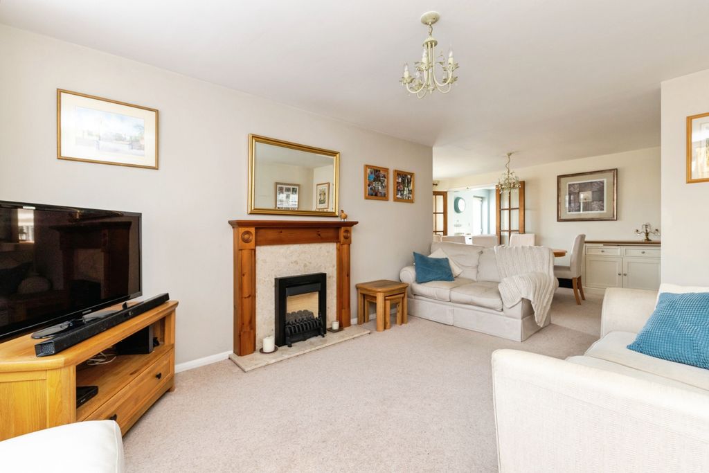 Additional image 6 of 3 bed semi-detached house for saleRomany Close, Letchworth Garden City SG6