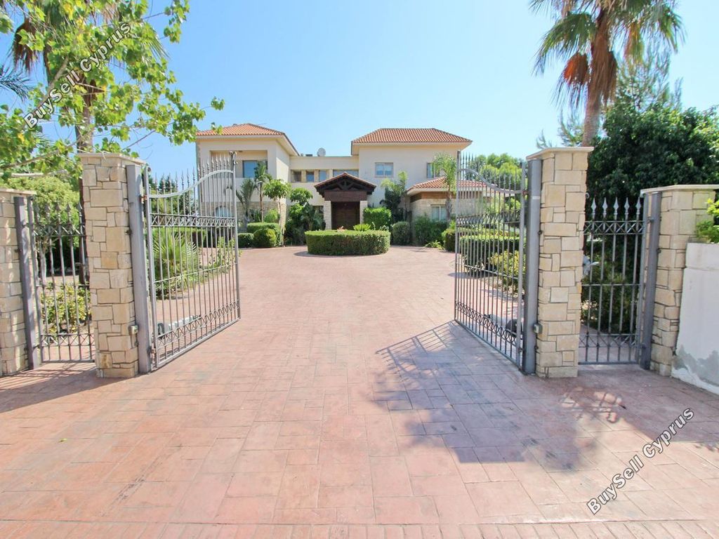 Property photo 1 of 52