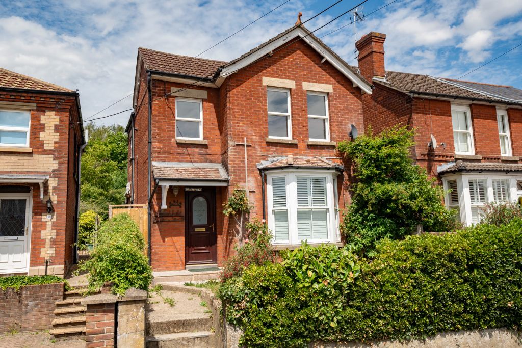 Property photo 1 of 32