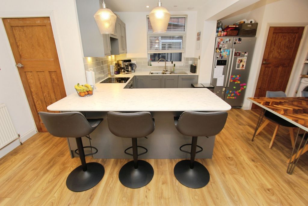 Property photo 2 of 25