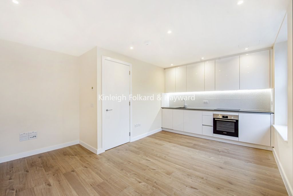 Property photo 3 of 6 2177B09B-Fdc8-4F34-A