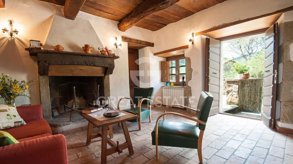 Property photo 2 of 40 Interiors