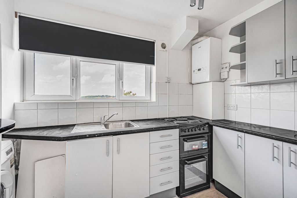 Property photo 3 of 12 Kitchen