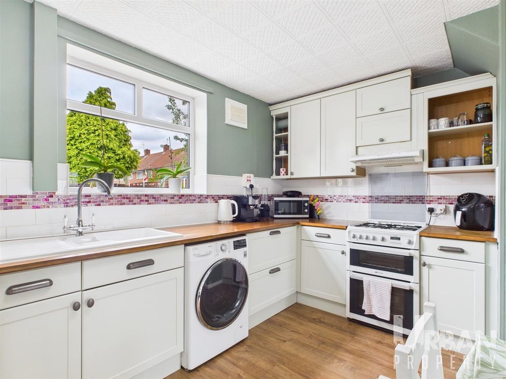 Property photo 2 of 14 Cam03038G0-Pr0185-Still008.Jpg