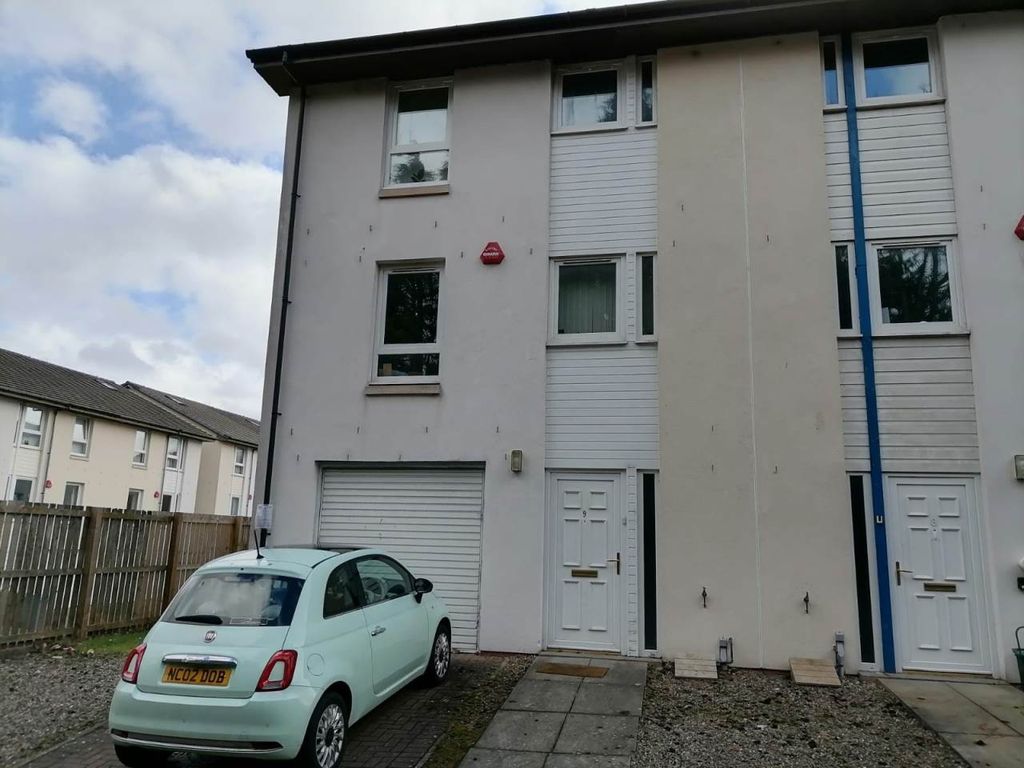 Property photo 1 of 12 9 Friary