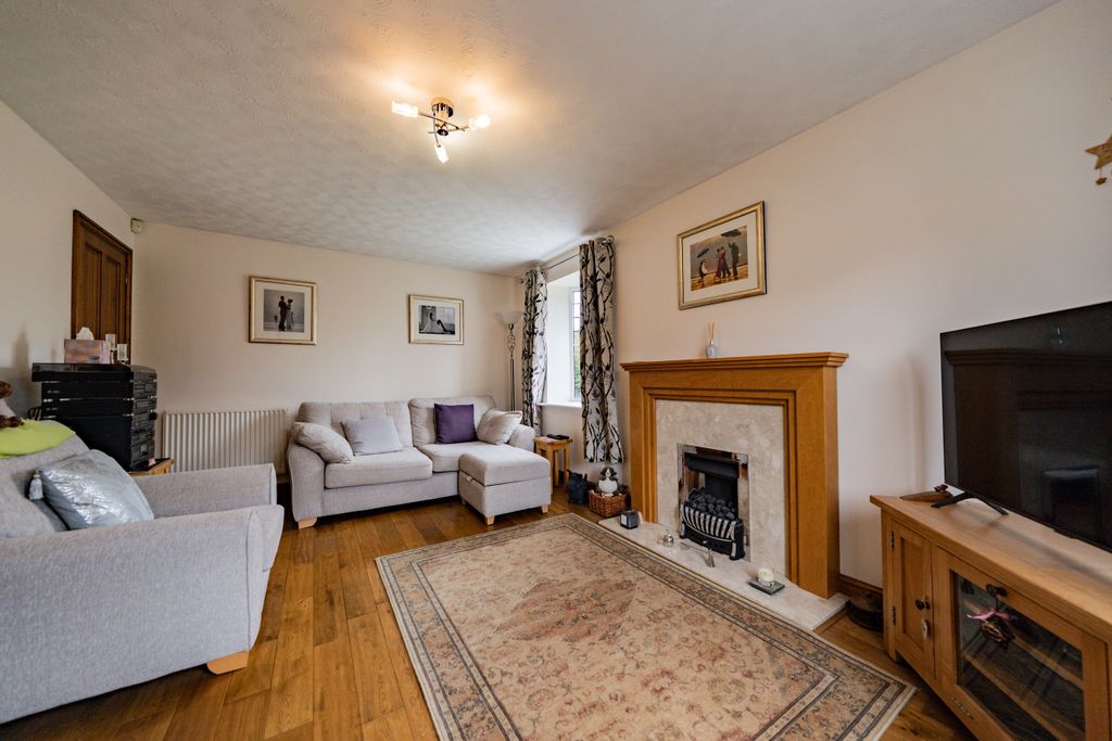 Property photo 3 of 17 Dsc00767