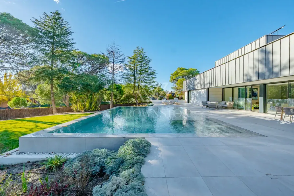 Property photo 1 of 30