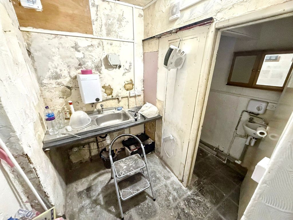 Property photo 3 of 27