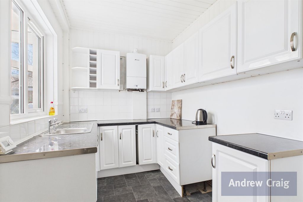 Property photo 3 of 25 Kitchen