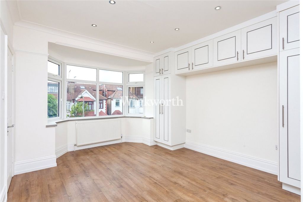 Property photo 3 of 8 Picture No. 04