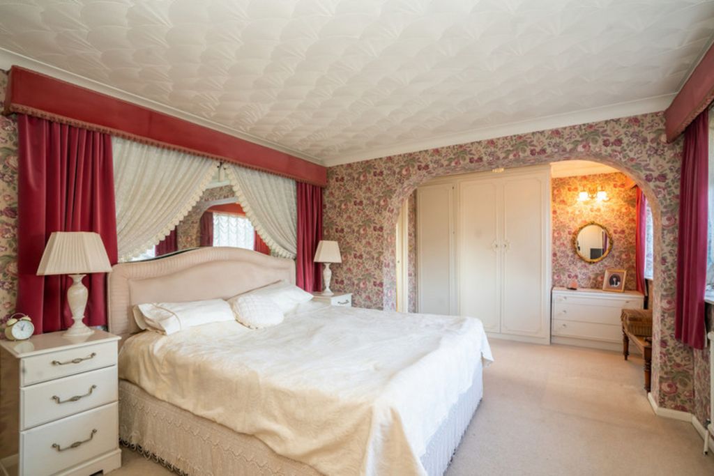 Property photo 2 of 12