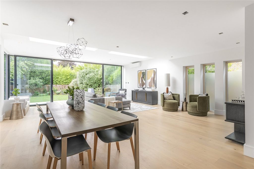 Property photo 3 of 21 Reception/Kitchen