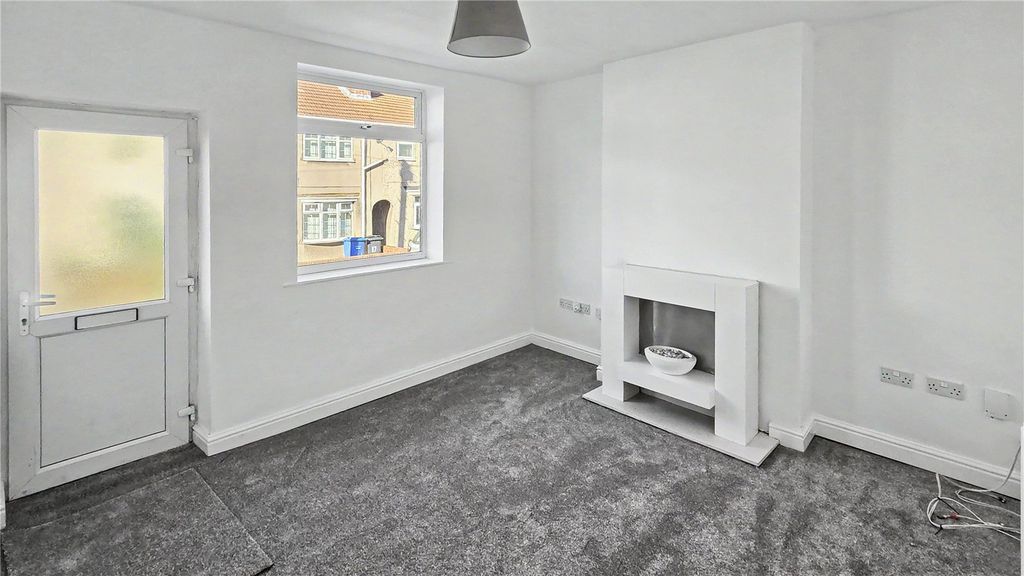 Property photo 3 of 18 Picture No. 06