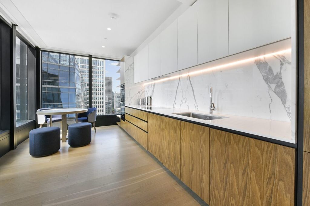Property photo 3 of 16 Jll