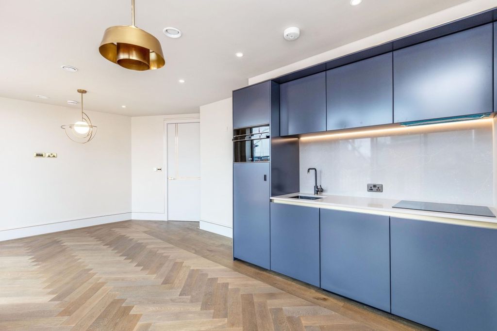 Property photo 3 of 12 Kitchen