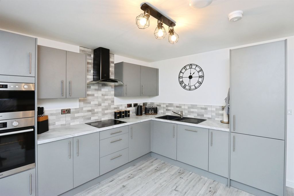 Property photo 3 of 20