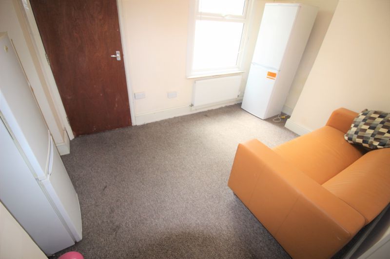 Property photo 2 of 8 Photo 7