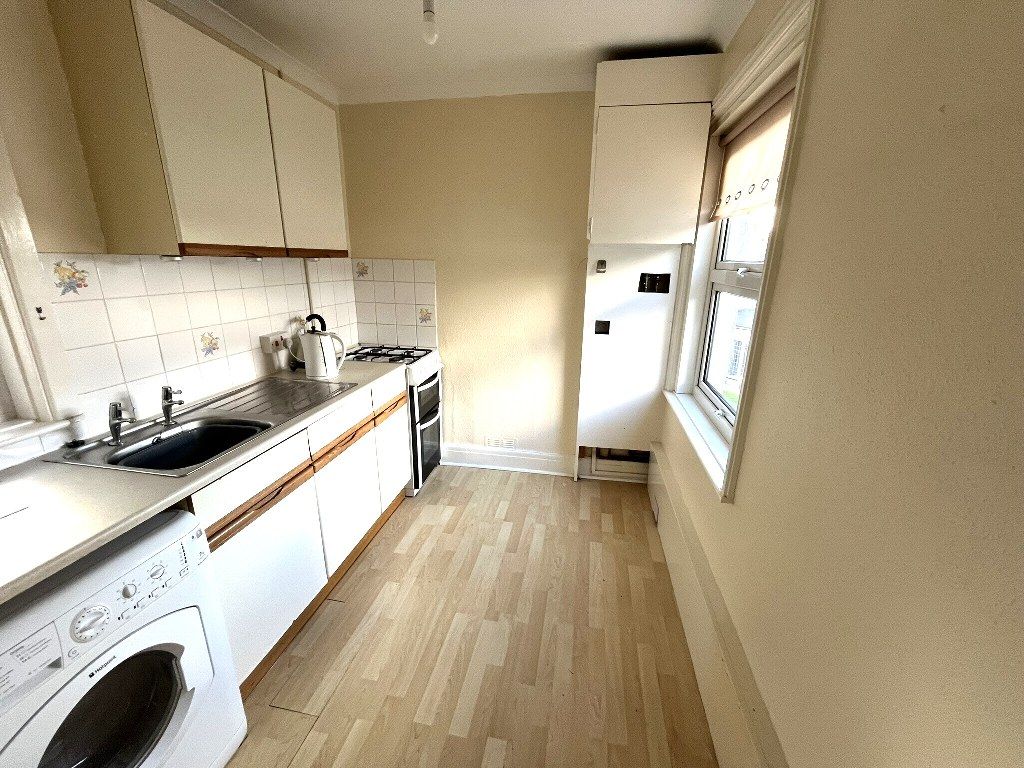 Property photo 3 of 6 Kitchen