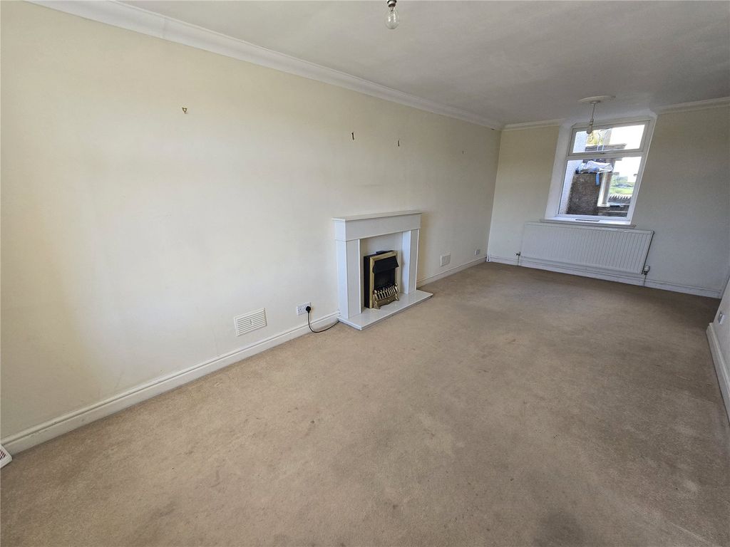 Property photo 2 of 19 Picture No. 11
