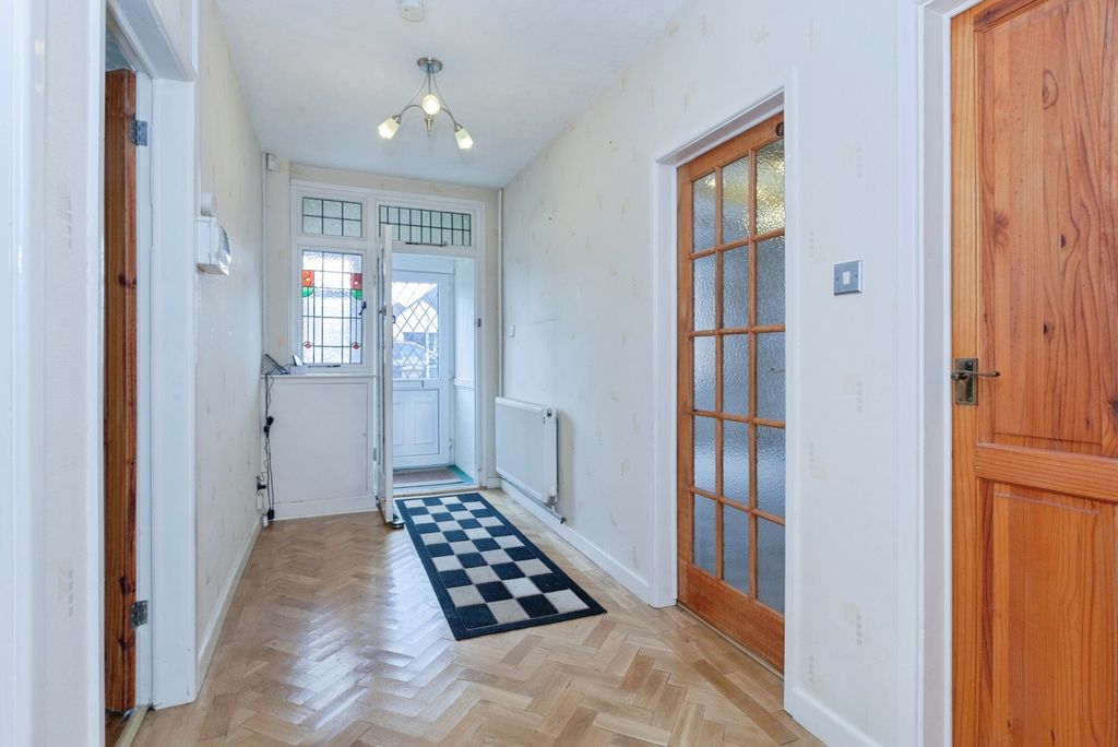 Property photo 2 of 18 Hallway