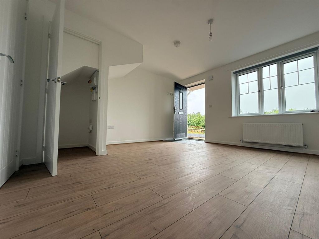 Property photo 3 of 25 c7d9Fa6A-F64d-47cc-A371-7496E35262d4.Jpg
