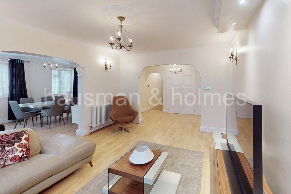 Property photo 3 of 18 W08.Jpg