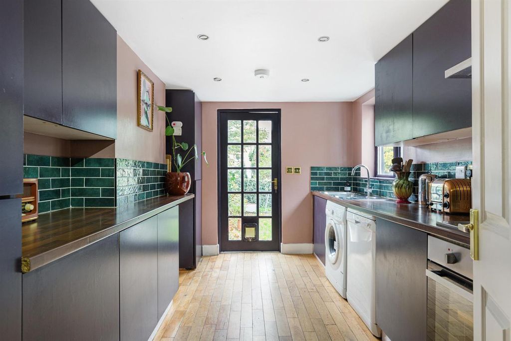 Property photo 2 of 20 887A3710-Hdr.Jpg