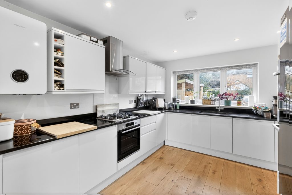 Property photo 3 of 18 Kitchen