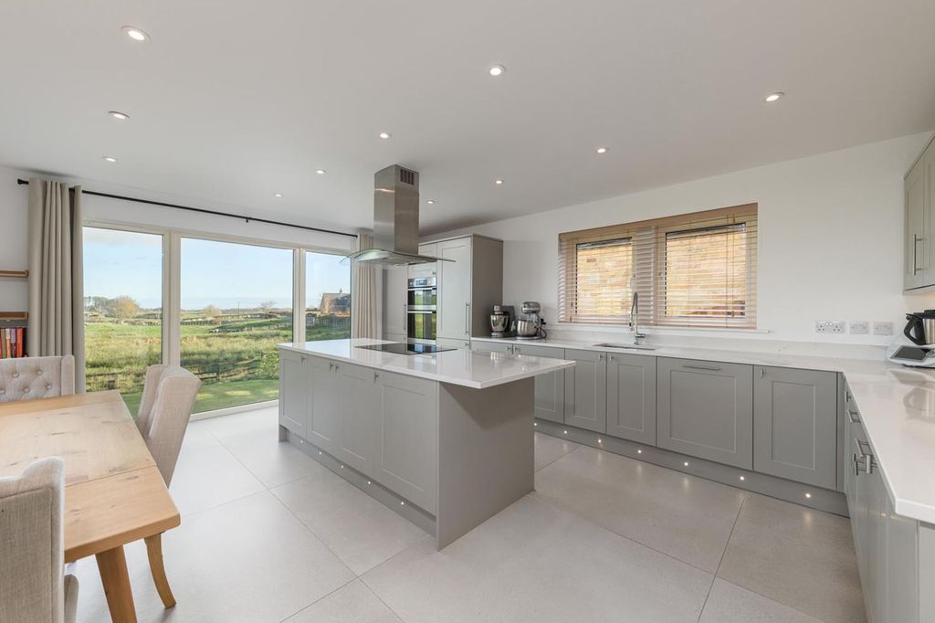 Property photo 3 of 26