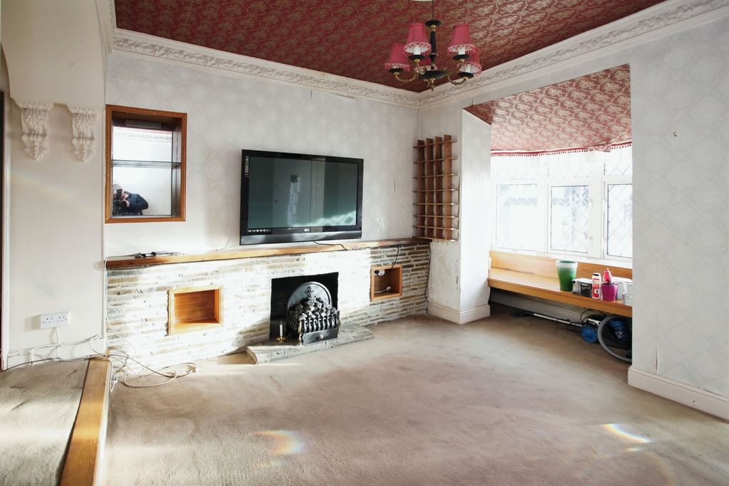 Property photo 2 of 16