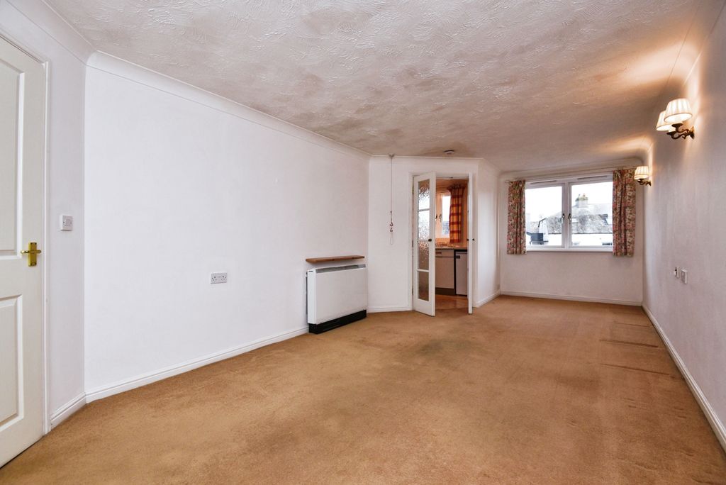 Property photo 2 of 12 Living Room