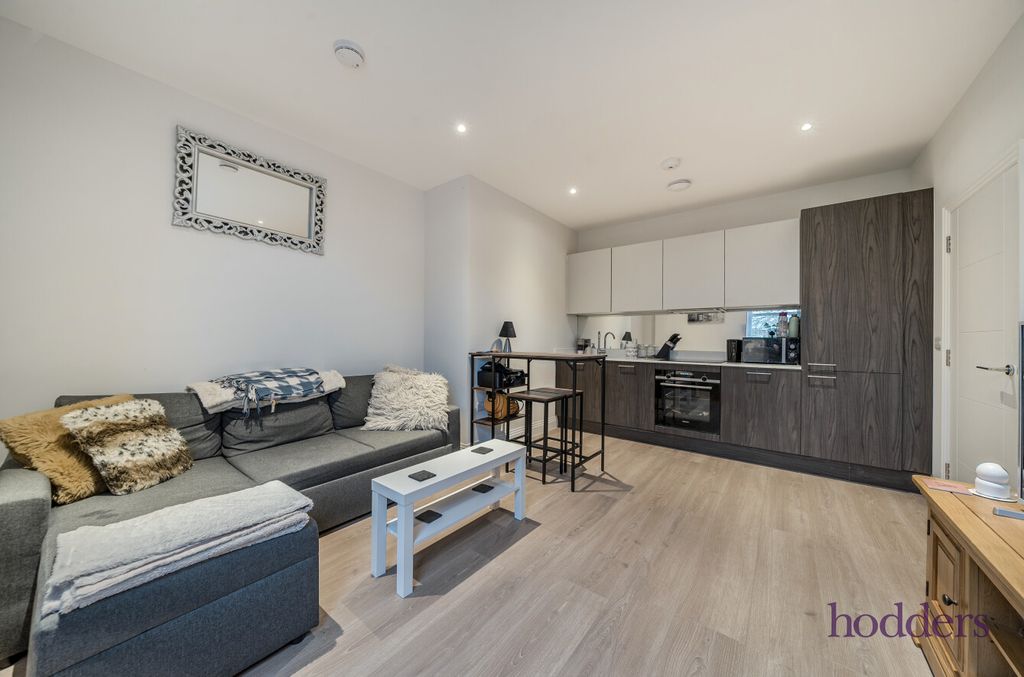 Property photo 2 of 16 36Dcec00-Ca78-4Ef...