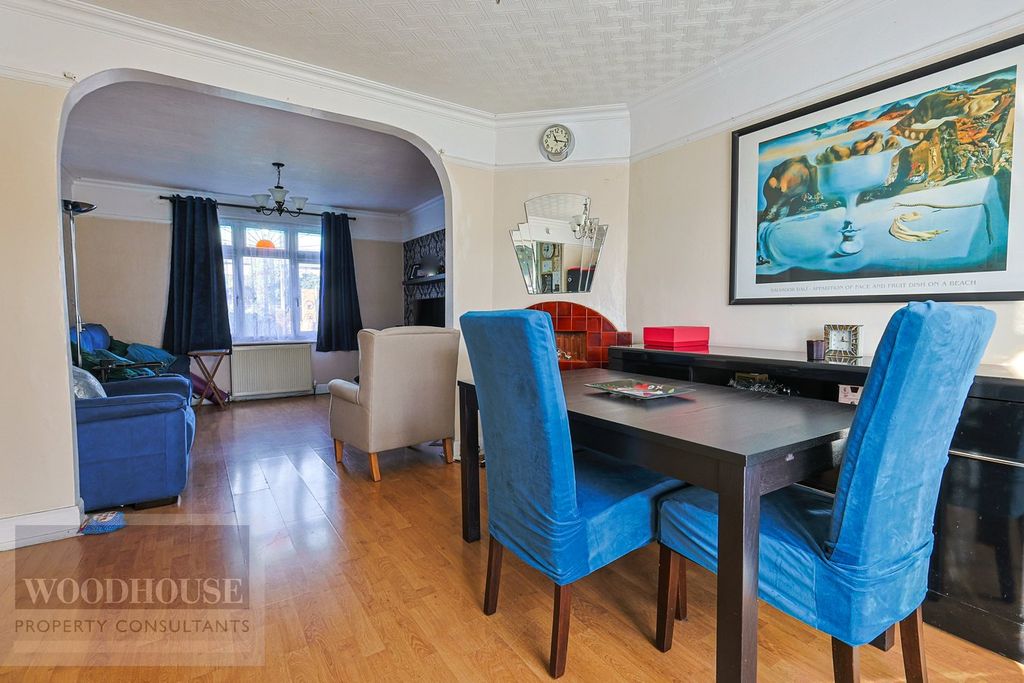 Property photo 3 of 25