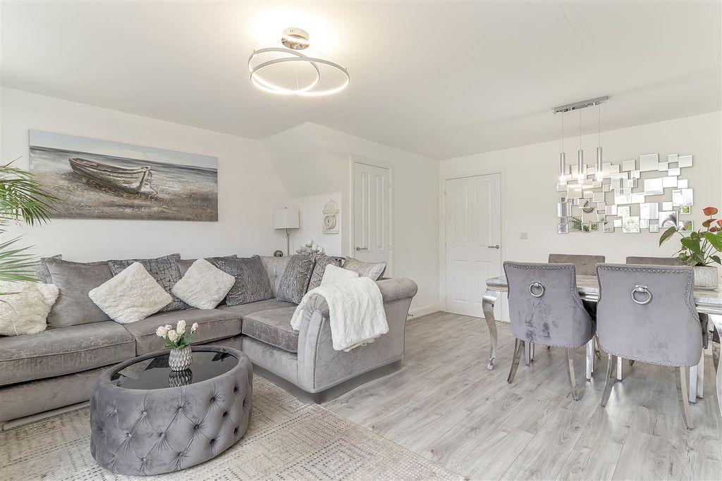Property photo 3 of 18 Lounge - D.Jpg