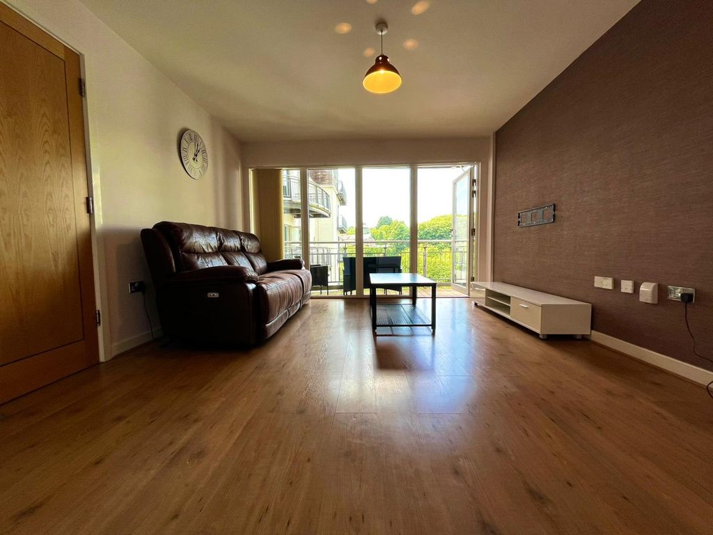 Property photo 3 of 10 2F365B44-A79B-4Da9-Bd7c-8F6Ab850B2dc
