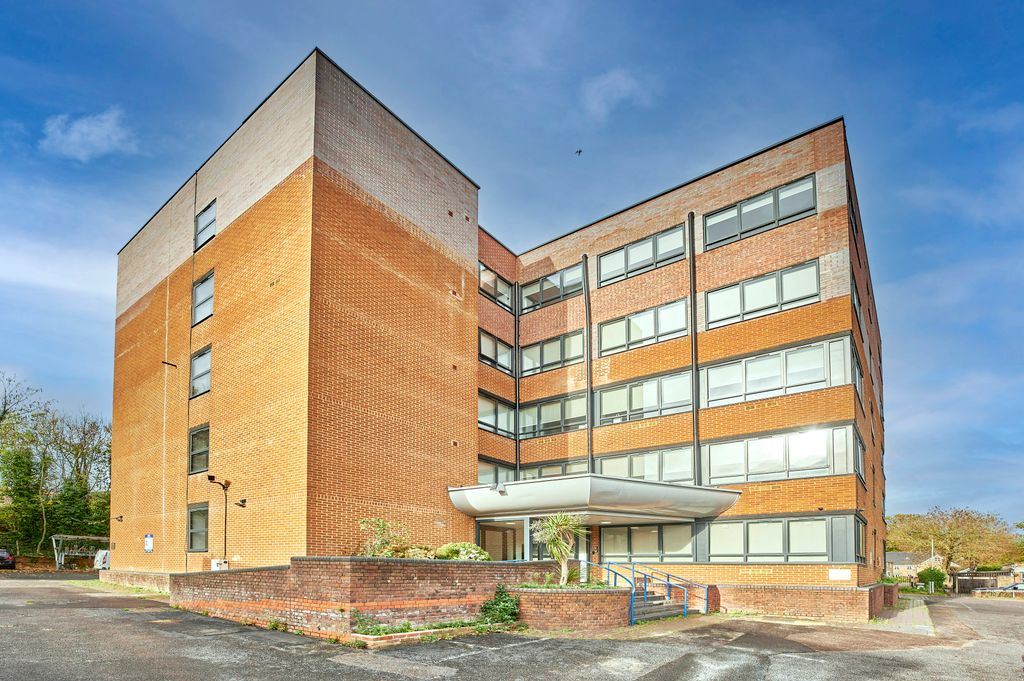 Property photo 1 of 8