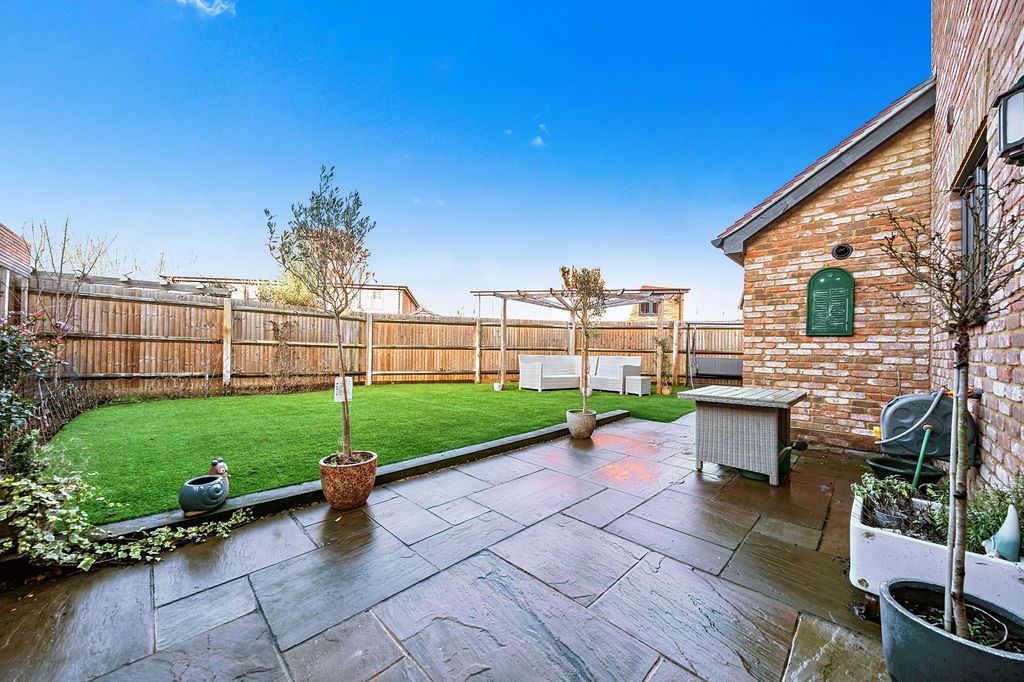 Property photo 2 of 21