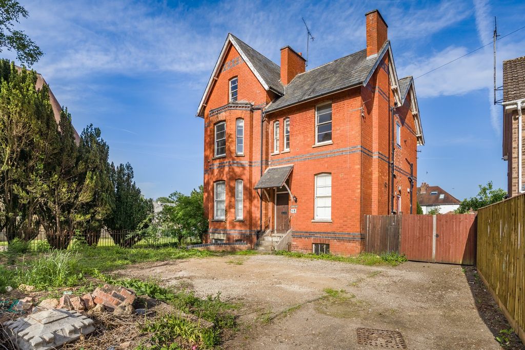 Property photo 1 of 31