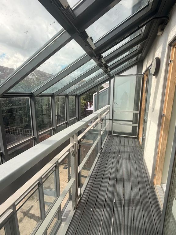 Property photo 3 of 7 Balcony