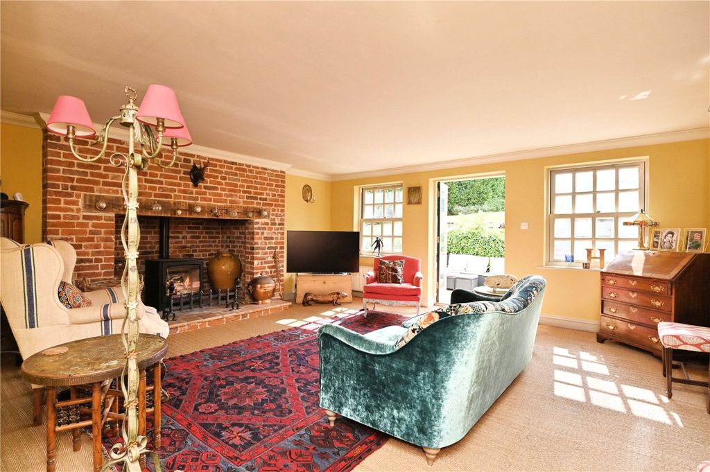 Property photo 2 of 16 Sitting Room