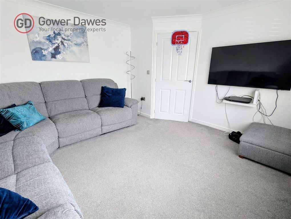 Property photo 3 of 23